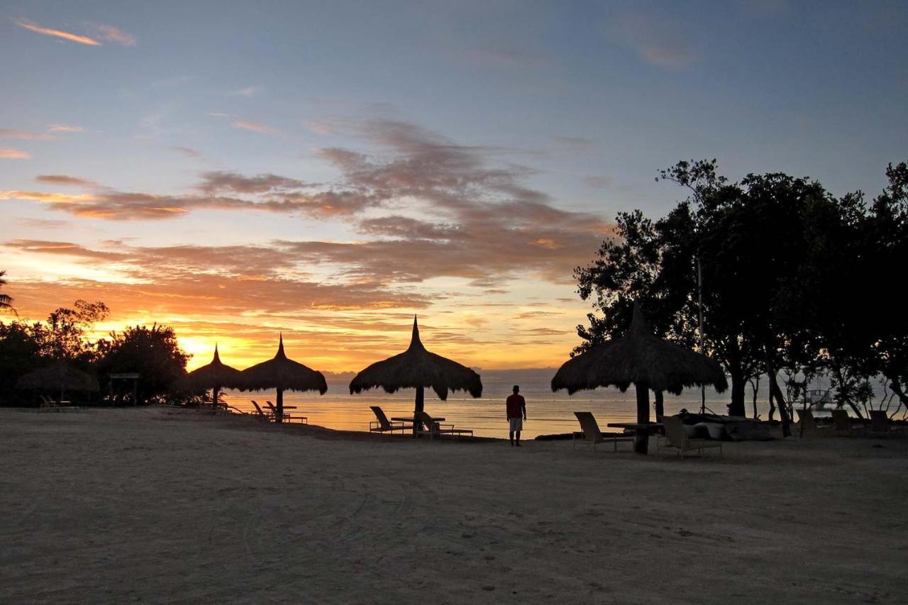 Bluewater Panglao Resort Bagian luar foto